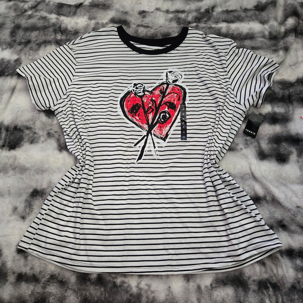 Torrid Striped Tee Red Heart Graphic NWT Women’s 2XL 18/20 Black White Red